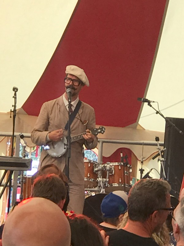 MR B THE GENTLEMAN RHYMER